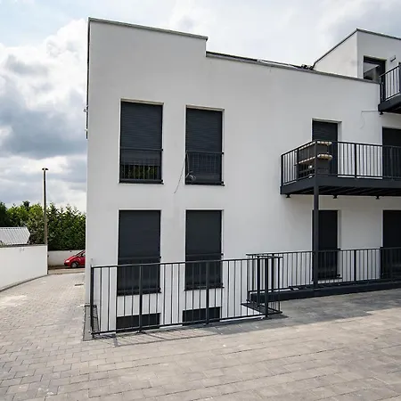 Blauer Stein 7a Haus - 6 Wohnungen, 15 Schlafzimmer アパート