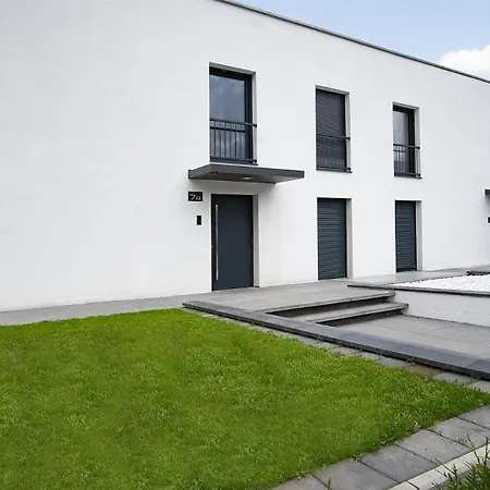 Haus Blauer Stein - 6 Wohnungen, 15 Schlafzimmer *