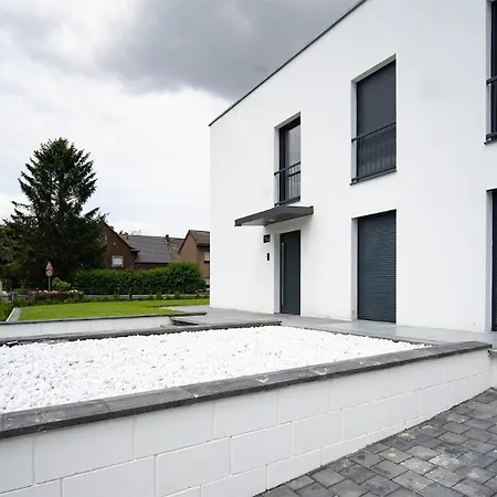 Haus Blauer Stein - 6 Wohnungen, 15 Schlafzimmer *