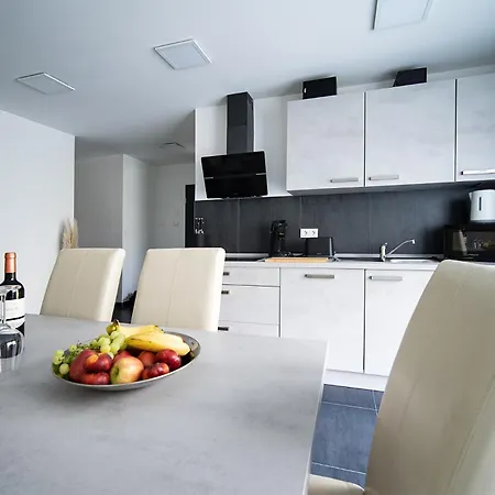 Apartment Haus Blauer Stein - 6 Wohnungen, 15 Schlafzimmer