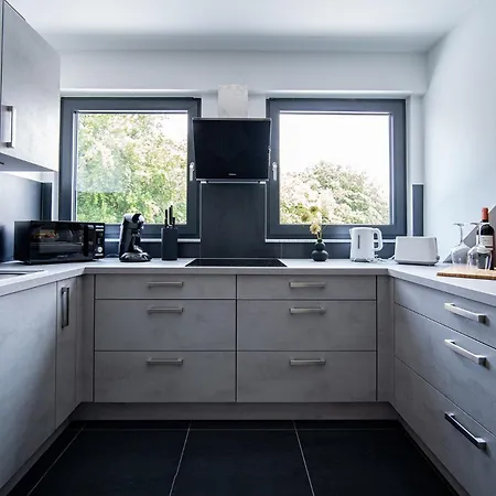 Blauer Stein 7a Haus - 6 Wohnungen, 15 Schlafzimmer プルハイム