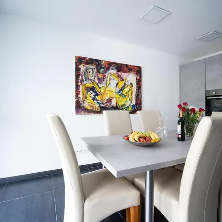 Haus Blauer Stein - 6 Wohnungen, 15 Schlafzimmer