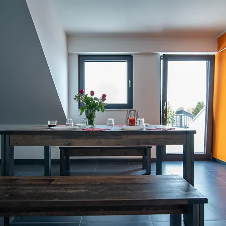 Haus Blauer Stein - 6 Wohnungen, 15 Schlafzimmer Apartment
