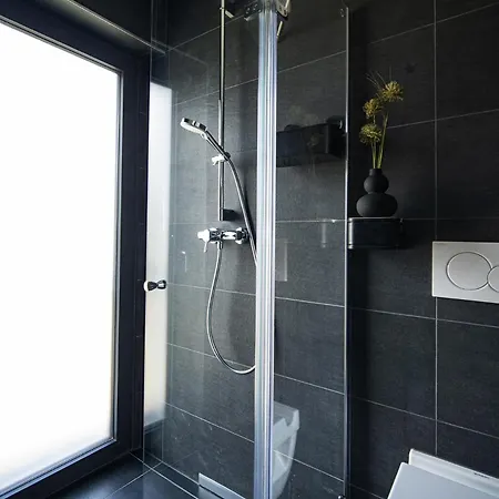 Blauer Stein 7a Haus - 6 Wohnungen, 15 Schlafzimmer アパート *