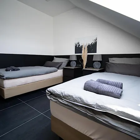 Blauer Stein 7a Haus - 6 Wohnungen, 15 Schlafzimmer *