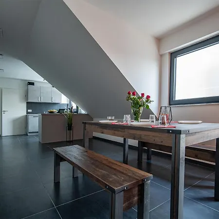 Blauer Stein 7a Haus - 6 Wohnungen, 15 Schlafzimmer * プルハイム