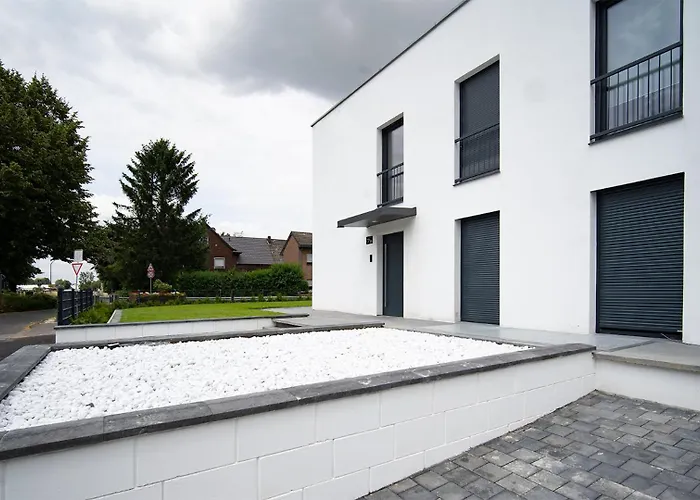 Blauer Stein 7a Haus - 6 Wohnungen, 15 Schlafzimmer *