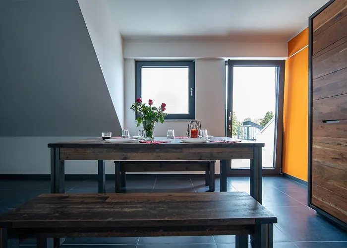 Blauer Stein 7a Haus - 6 Wohnungen, 15 Schlafzimmer 公寓