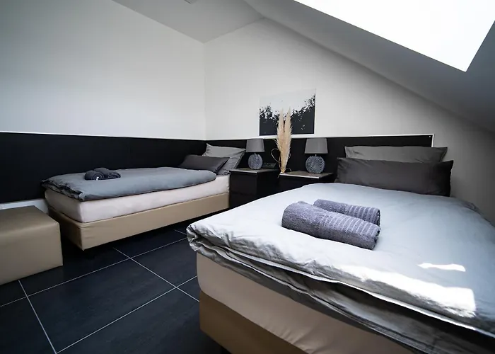 Blauer Stein 7a Haus - 6 Wohnungen, 15 Schlafzimmer *